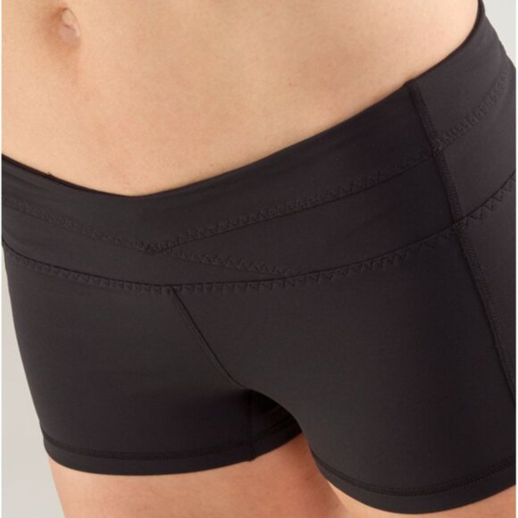 Lululemon Warrior II Hot Short in Black, 2 - Picture 1 of 9